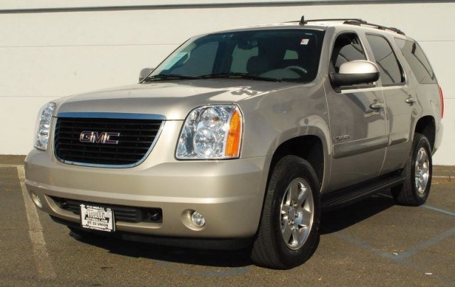 GMC Yukon 2009 photo 2