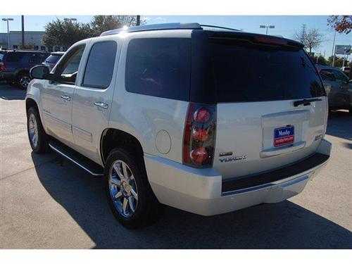 GMC Yukon 2009 photo 2