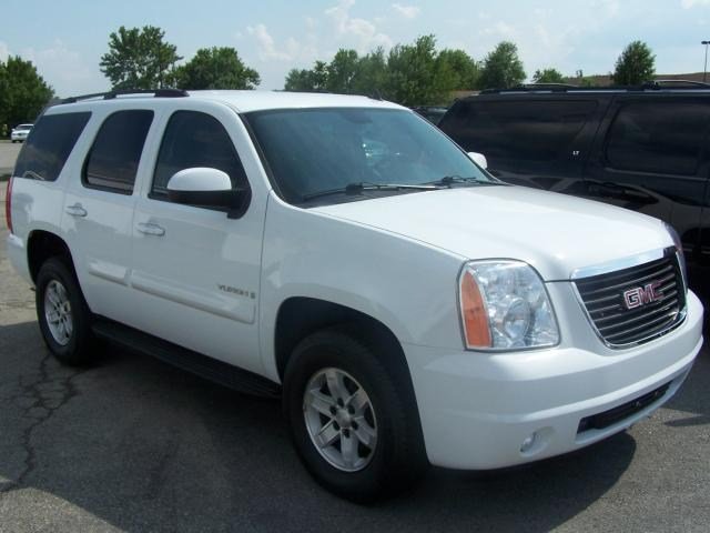 GMC Yukon 2009 photo 2