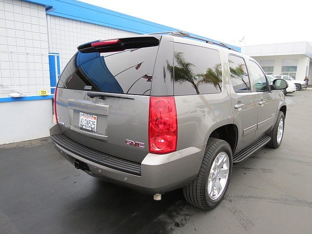GMC Yukon 2009 photo 2