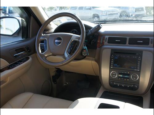 GMC Yukon 2009 photo 2