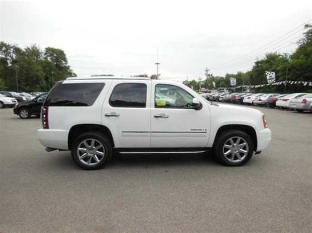 GMC Yukon 2009 photo 3