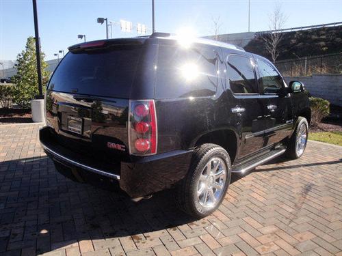 GMC Yukon 2009 photo 3