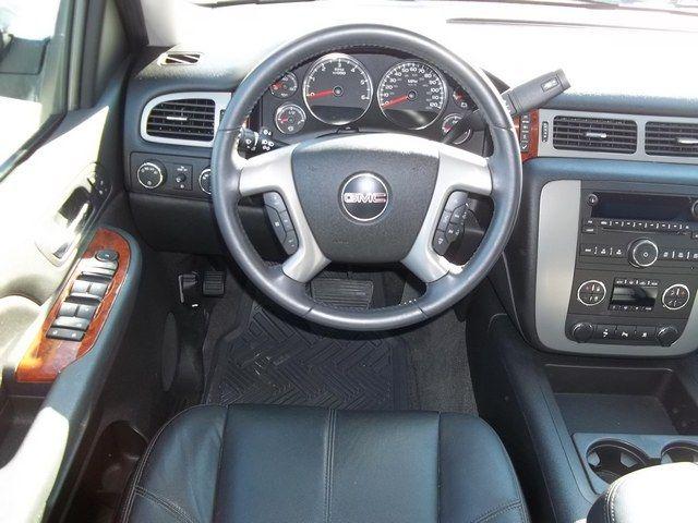 GMC Yukon 2009 photo 2