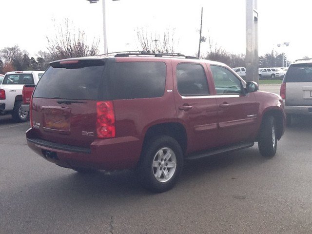 GMC Yukon 2009 photo 2