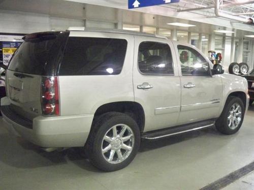GMC Yukon 2009 photo 2