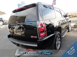 GMC Yukon 2009 photo 2