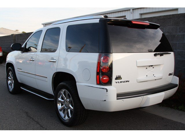 GMC Yukon 2009 photo 4