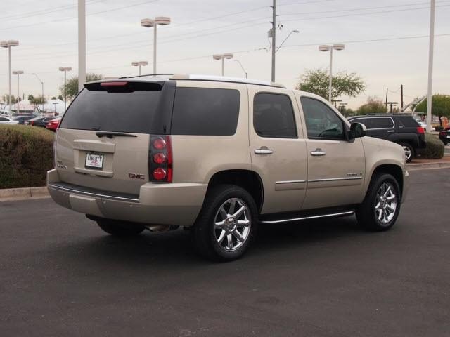 GMC Yukon 2009 photo 2
