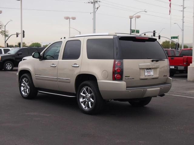 GMC Yukon 2009 photo 4