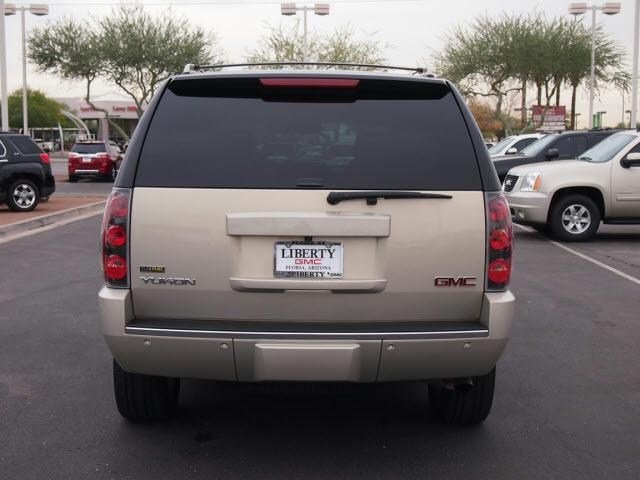 GMC Yukon 2009 photo 3