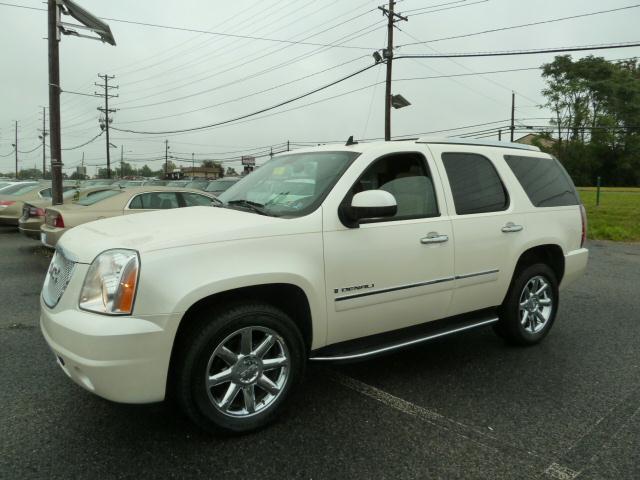 GMC Yukon 2009 photo 2