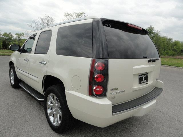 GMC Yukon 2009 photo 3