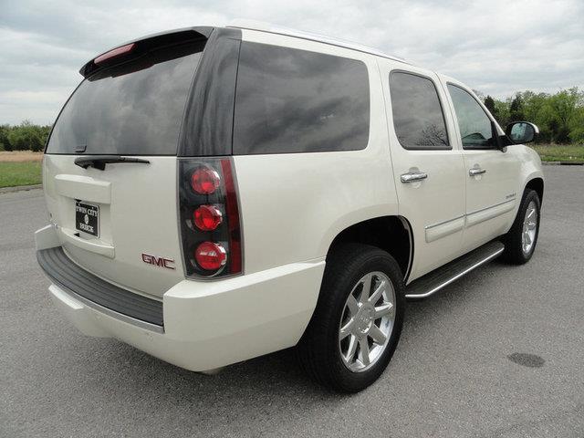 GMC Yukon 2009 photo 4