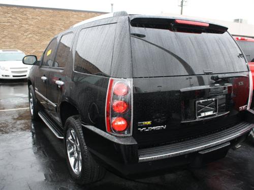 GMC Yukon 2009 photo 2