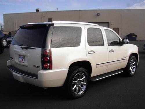 GMC Yukon 2009 photo 2