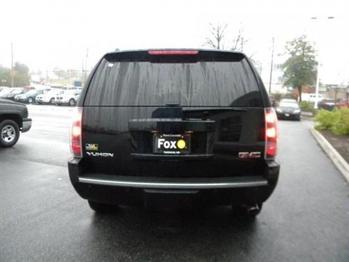 GMC Yukon 2009 photo 2
