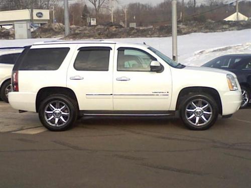 GMC Yukon 2009 photo 2