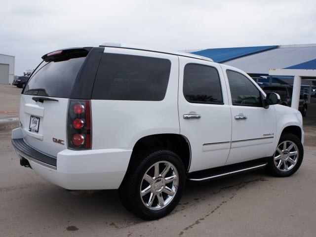 GMC Yukon 2009 photo 3