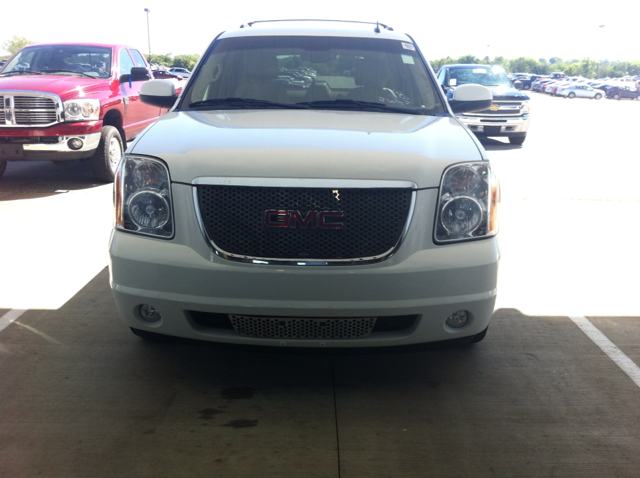 GMC Yukon 2009 photo 2