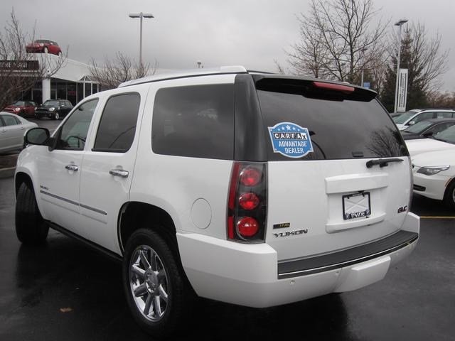 GMC Yukon 2009 photo 3