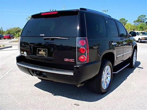 GMC Yukon 2009 photo 2
