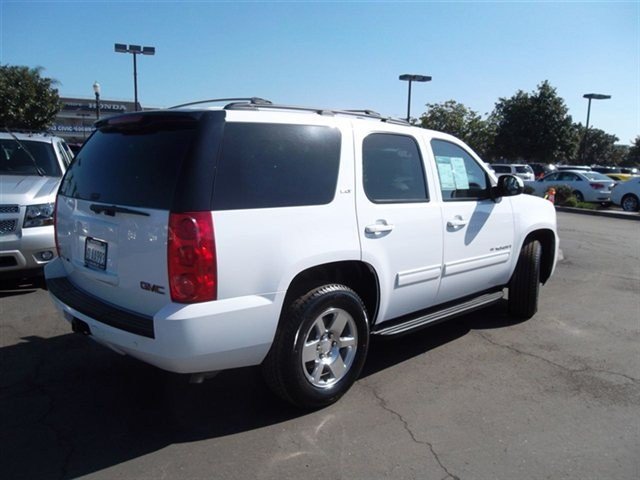GMC Yukon 2009 photo 3