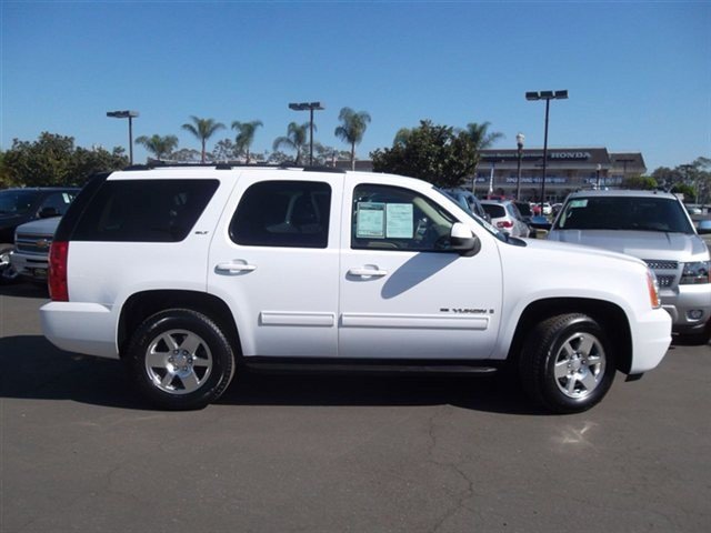 GMC Yukon 2009 photo 2