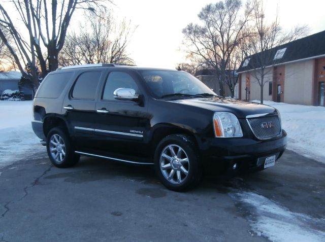 GMC Yukon 2010 photo 2