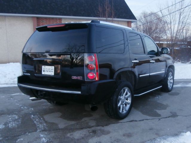 GMC Yukon 2010 photo 3