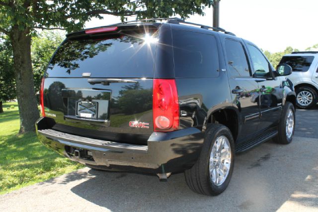 GMC Yukon 2010 photo 2