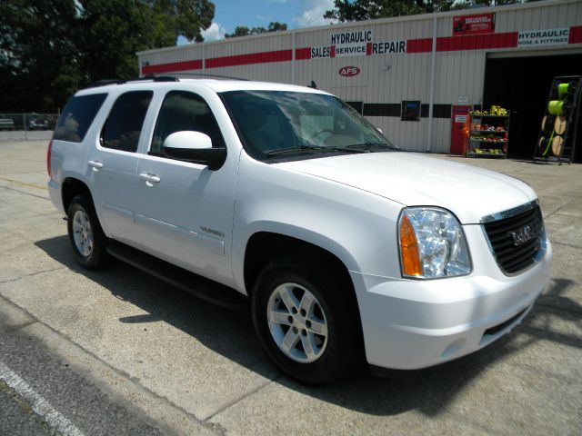 GMC Yukon Pickup 4D 6 1/2 Ft SUV