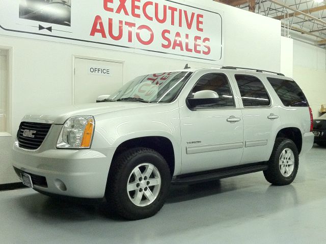 GMC Yukon 2010 photo 2