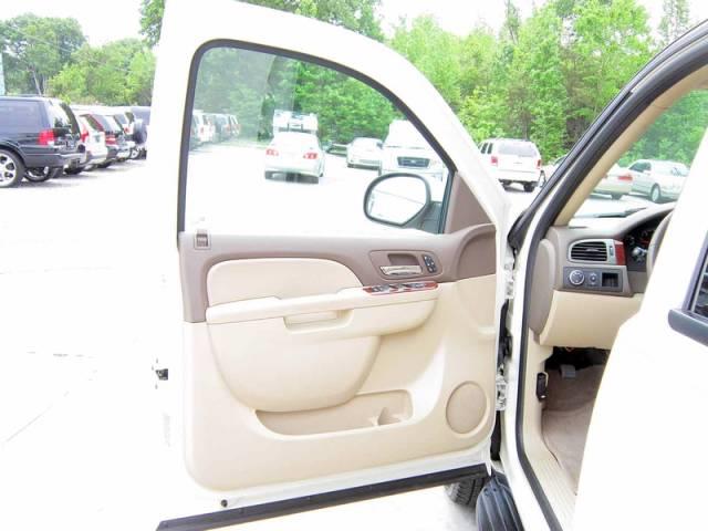 GMC Yukon 2010 photo 1