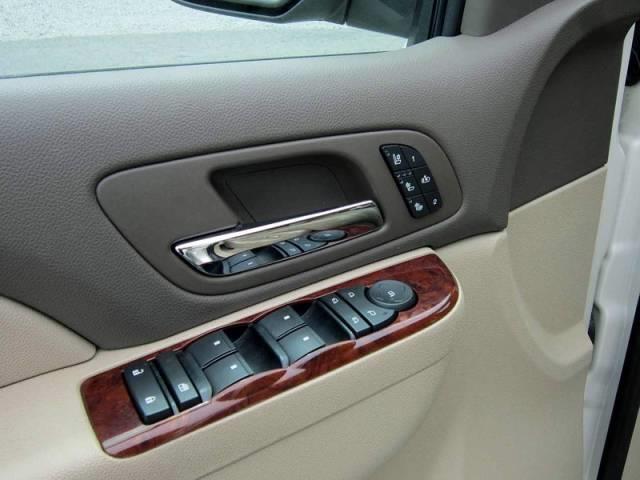 GMC Yukon 2010 photo 2
