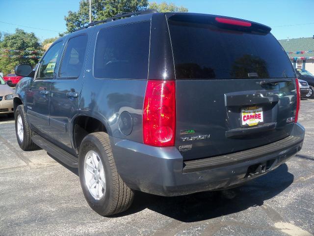 GMC Yukon 2010 photo 2