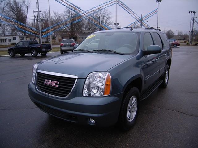 GMC Yukon 2010 photo 2