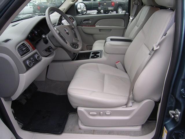 GMC Yukon 2010 photo 4
