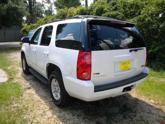 GMC Yukon Pickup 4D 6 1/2 Ft SUV