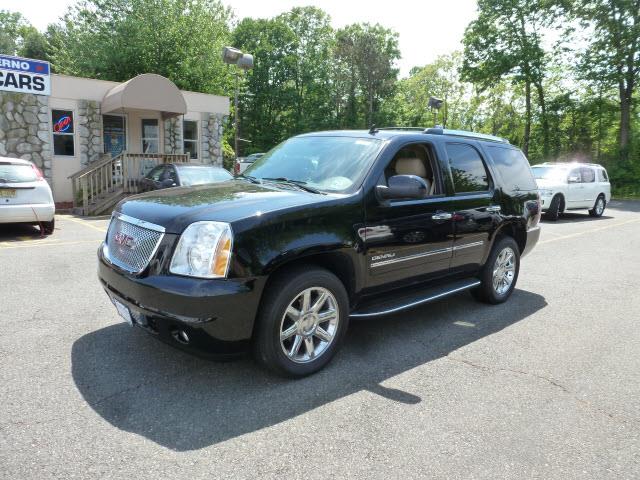 GMC Yukon 2010 photo 1