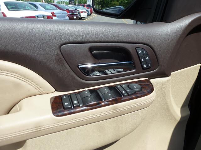 GMC Yukon 2010 photo 14