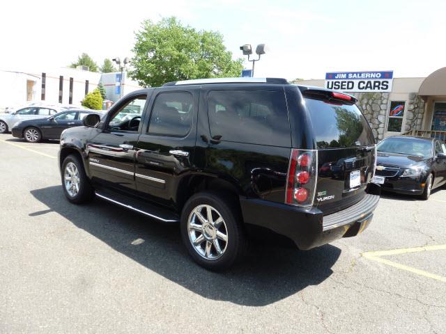 GMC Yukon 2010 photo 3