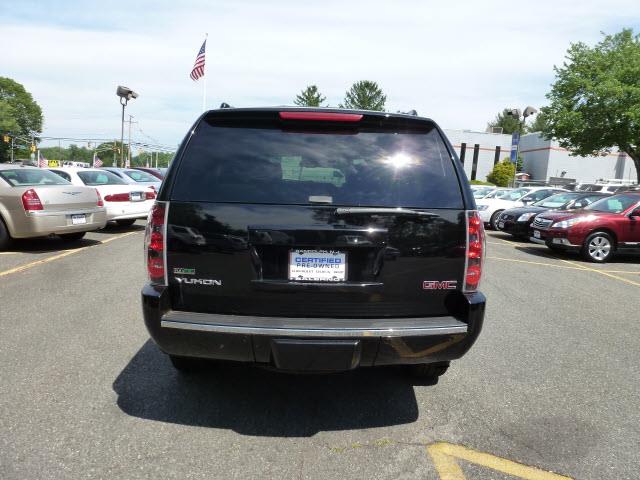 GMC Yukon 2010 photo 29