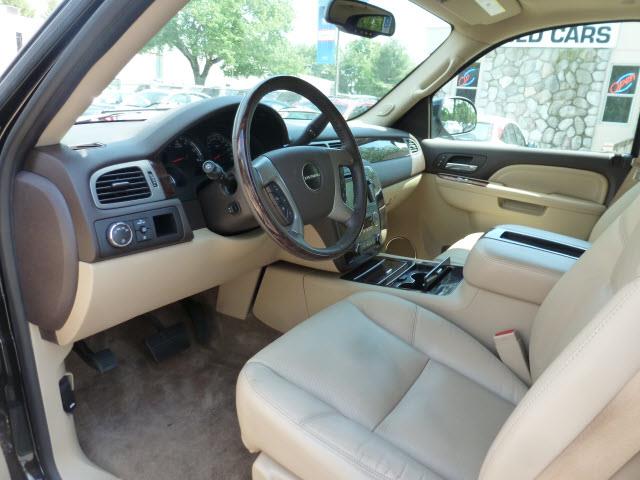 GMC Yukon 2010 photo 4