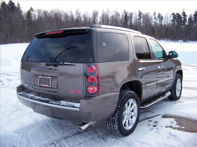 GMC Yukon 2011 photo 1