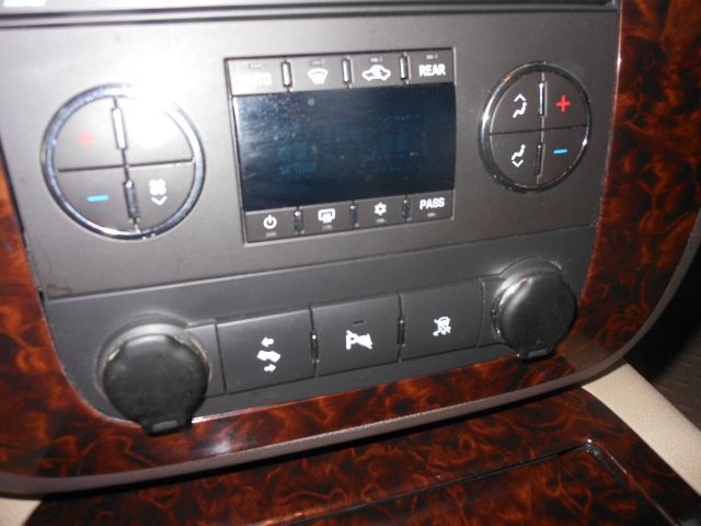 GMC Yukon 2011 photo 1