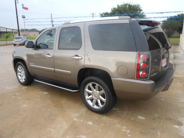 GMC Yukon 2011 photo 12