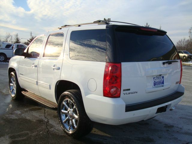 GMC Yukon 2011 photo 1