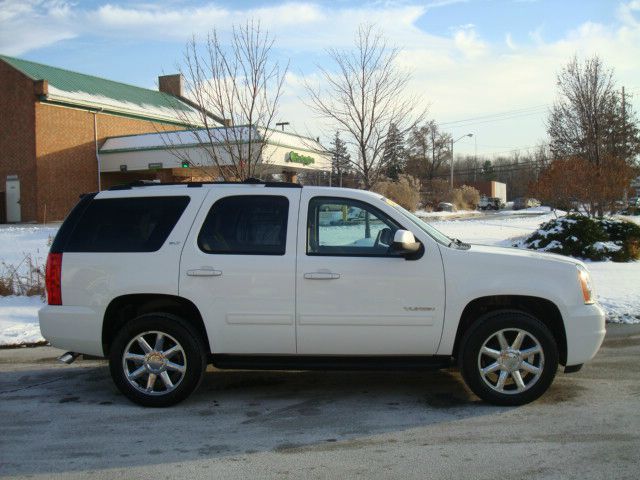 GMC Yukon 2011 photo 2