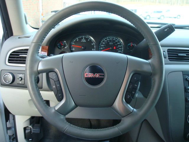 GMC Yukon 2011 photo 3